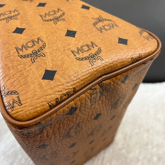 MCM Boston 25 - Picture 7 of 16